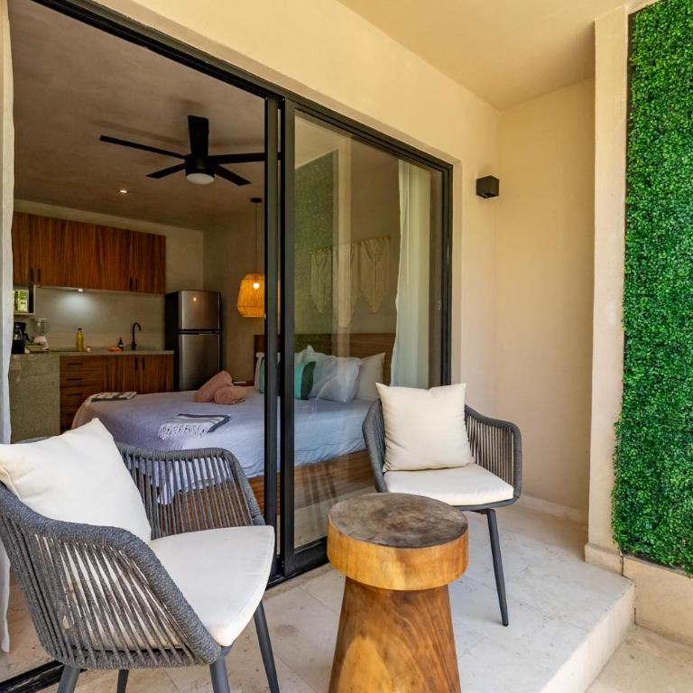 Bakal Studios - Studio with Balcony - 11