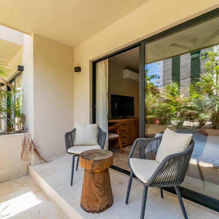 Bakal Studios - Studio with Balcony - 16