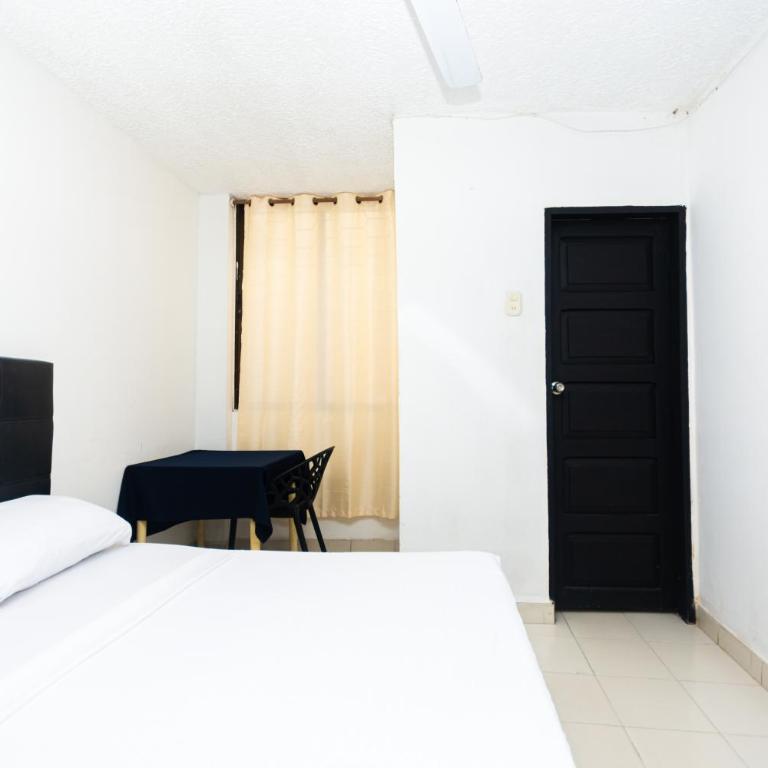 Hotel Costa Caribe BAQ - Standard Double Room with Fan - 2