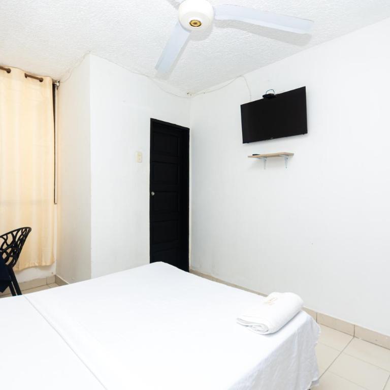 Hotel Costa Caribe BAQ - Standard Double Room with Fan - 1