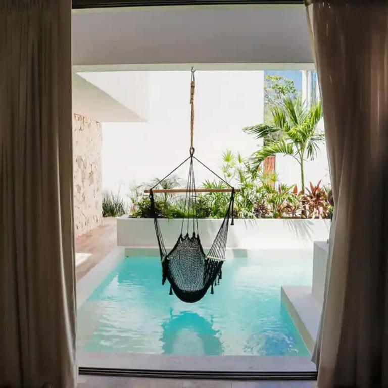 Stunning 4BR Tropical Chic Villa with Private Pool Garden & Modern Comforts - Villa - 10