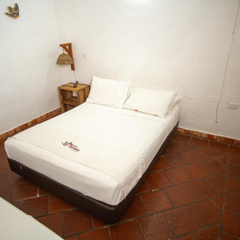 Hotel Victoria Barichara - Habitación Triple con balcón - 9