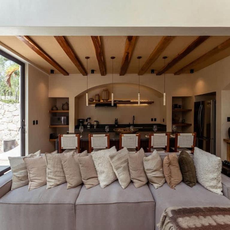 Spacious 6BR Luxe Villa with 4 Private Pools and Yoga Space Rooftop & Concierge - Villa - 6