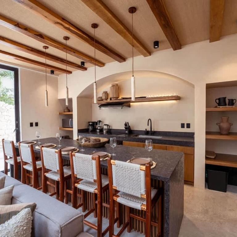 Spacious 6BR Luxe Villa with 4 Private Pools and Yoga Space Rooftop & Concierge - Villa - 10