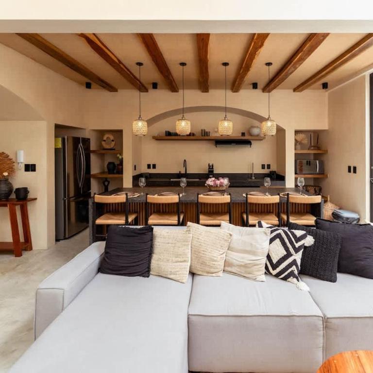 Spacious 6BR Luxe Villa with 4 Private Pools and Yoga Space Rooftop & Concierge - Villa - 12