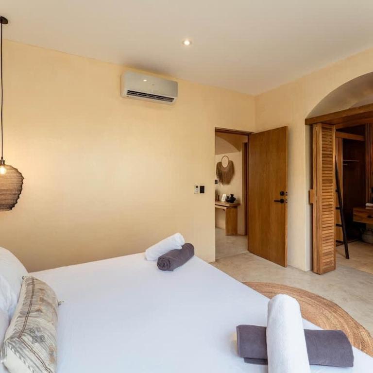 Spacious 6BR Luxe Villa with 4 Private Pools and Yoga Space Rooftop & Concierge - Villa - 36