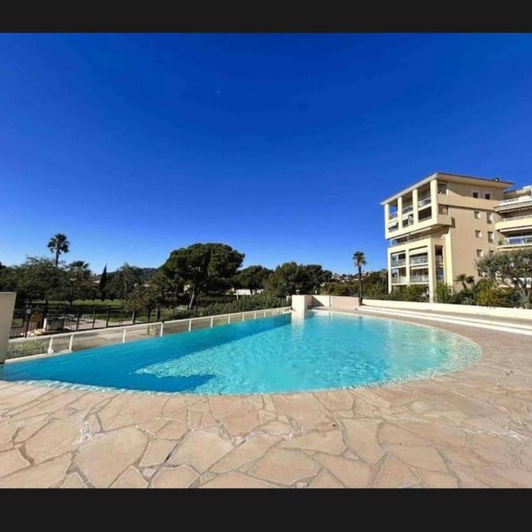T2 cosy en bord de mer avec terrasse, piscine et parking - Apartment mit 2 Schlafzimmern - 35