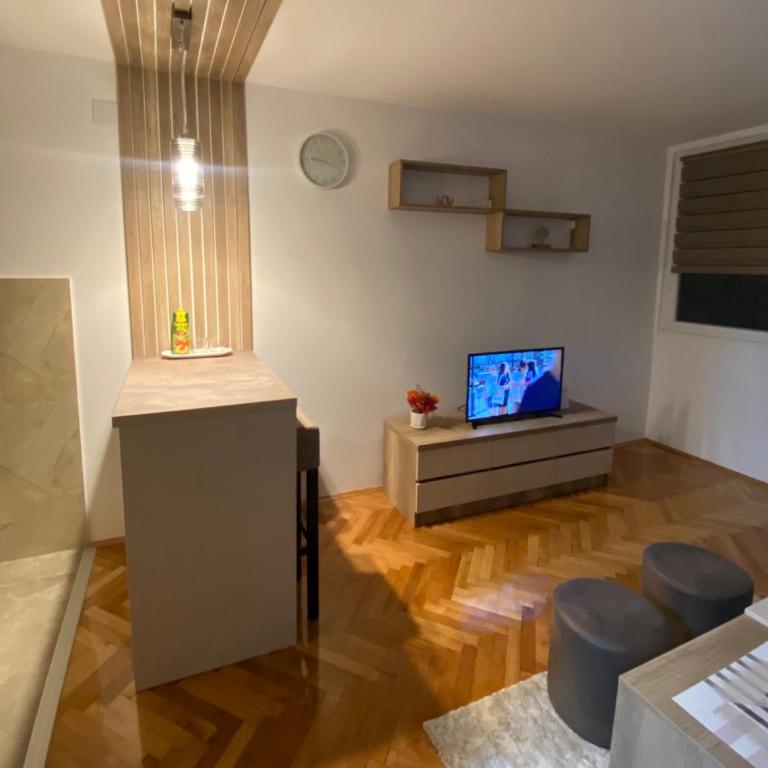 Studio Inn "next to Delta & Free Parking " - Studio Apartment - 4