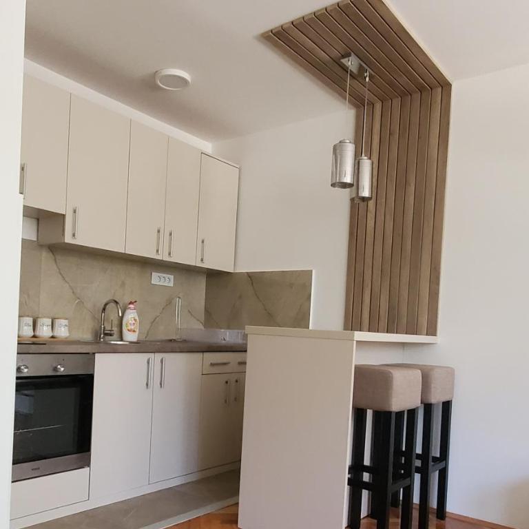 Studio Inn "next to Delta & Free Parking " - Studio Apartment - 7