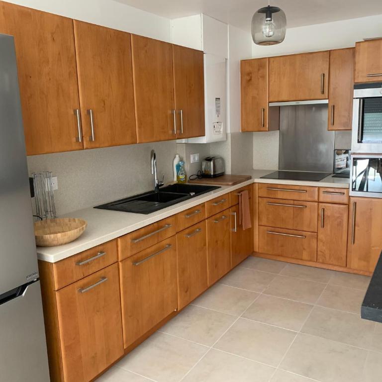 Large 2 bedroom apartment with a quiet harbor view, fiber, balcony, parking - Two-Bedroom Apartment - 10
