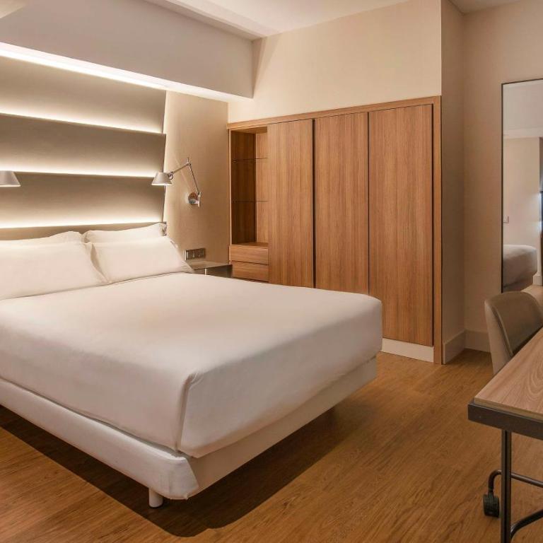 NH Sants Barcelona - Family Quadruple Room (2 Adults + 2 Children) - 2
