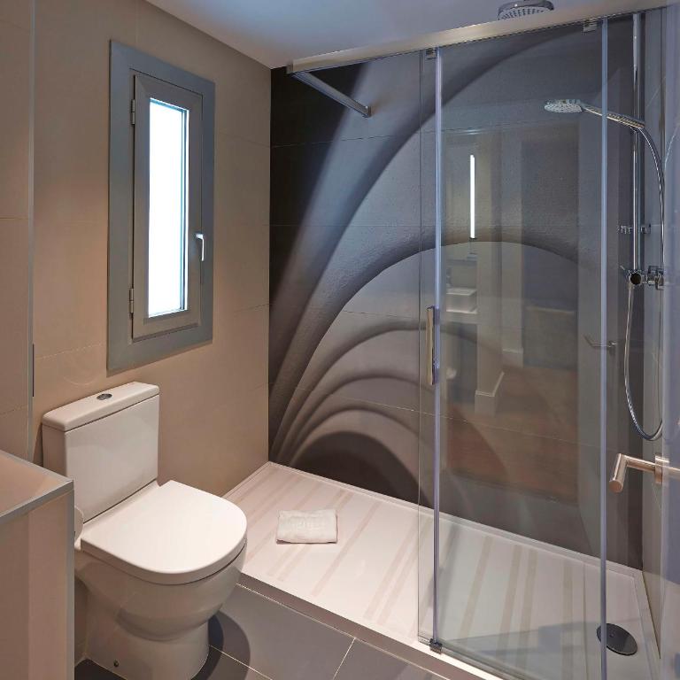 NH Sants Barcelona - Superior Double or Twin Room XL - 5
