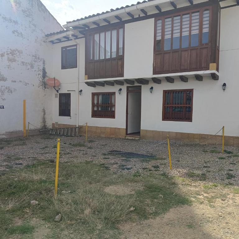 Apartamento Encantador familias con parqueadero a 4 cuadras de la plaza principal - Two-Bedroom Apartment - 15