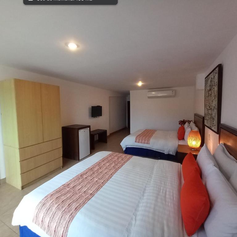 Baja Montañita Beach Resort - Deluxe Double Room with Two Double Beds - 1