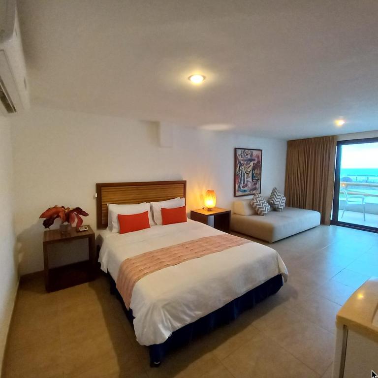 Baja Montañita Beach Resort - Deluxe Double Room with Balcony - 3