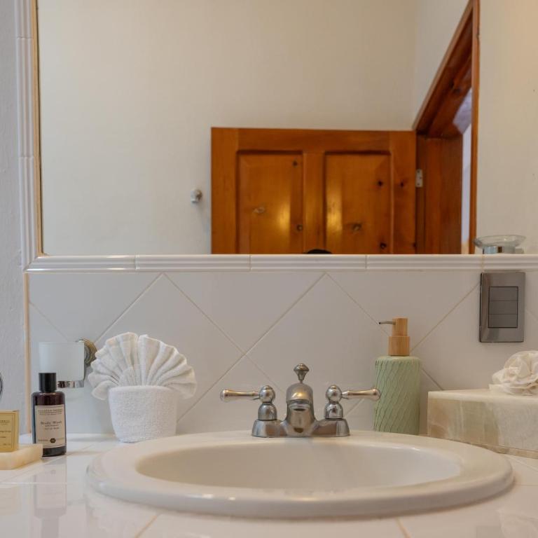 Villa Sol y Luna Ocean Front with Private Pool - Seven-Bedroom Villa - 32