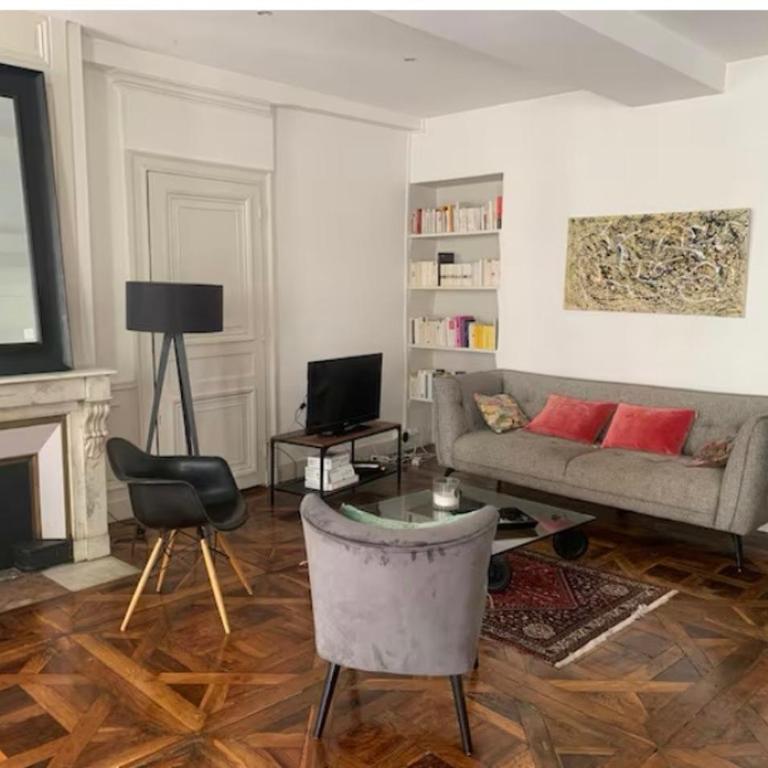 Grand appartement de charme idéalement situé - Apartment mit 2 Schlafzimmern - 1
