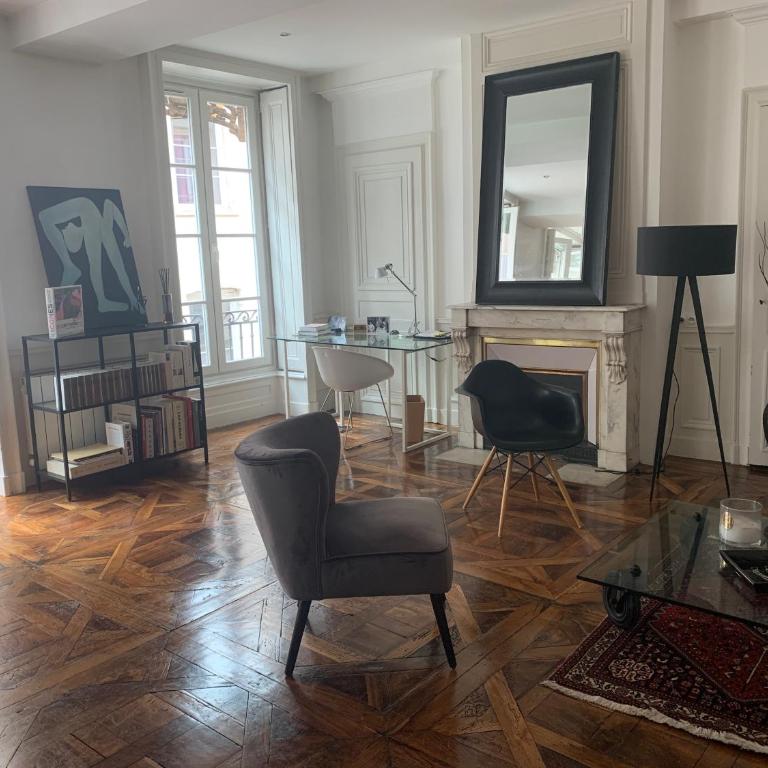 Grand appartement de charme idéalement situé - Apartment mit 2 Schlafzimmern - 2