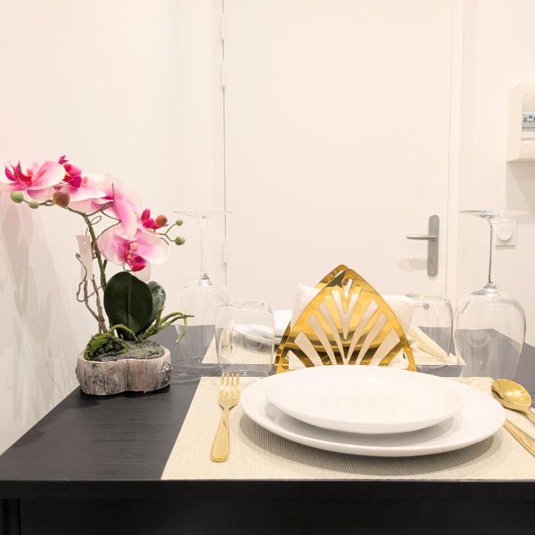 Carré d'Or Centre Ville Nîmes Romanité - One-Bedroom Apartment - 4