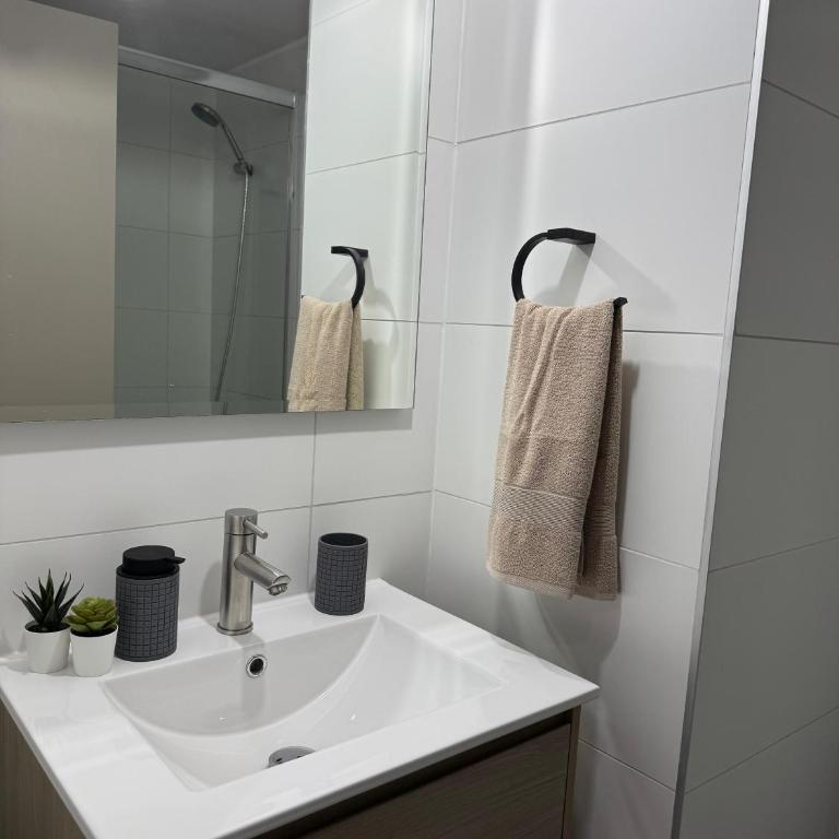 Departamento en sitio muy tranquilo cerca de Metro Irarrazabal - Apartamento de 1 dormitorio - 24