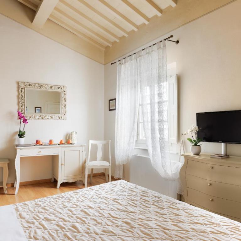 Residenza d'Epoca Relais I Miracoli - Family Suite with View - 2
