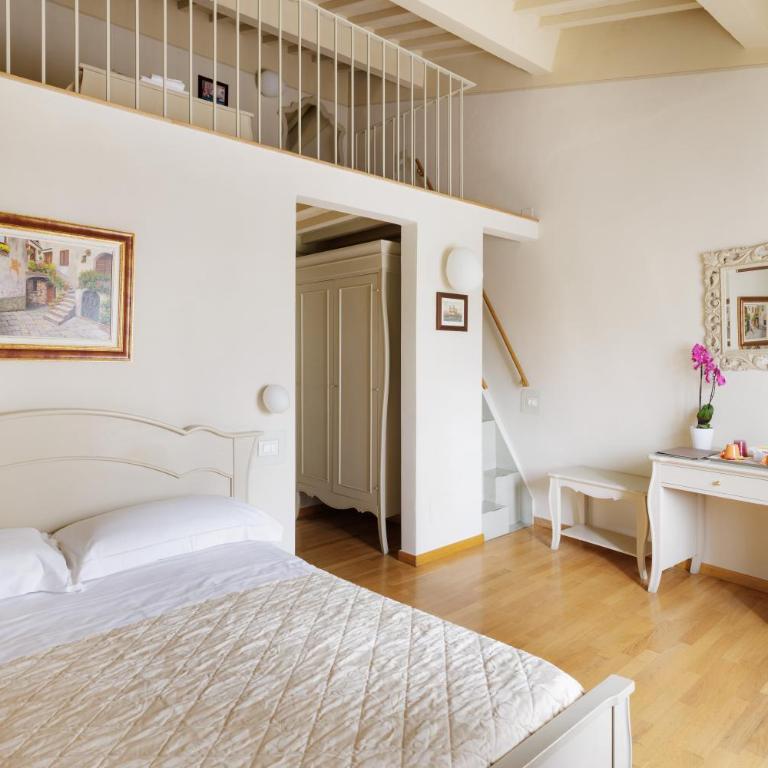 Residenza d'Epoca Relais I Miracoli - Family Suite with View - 3