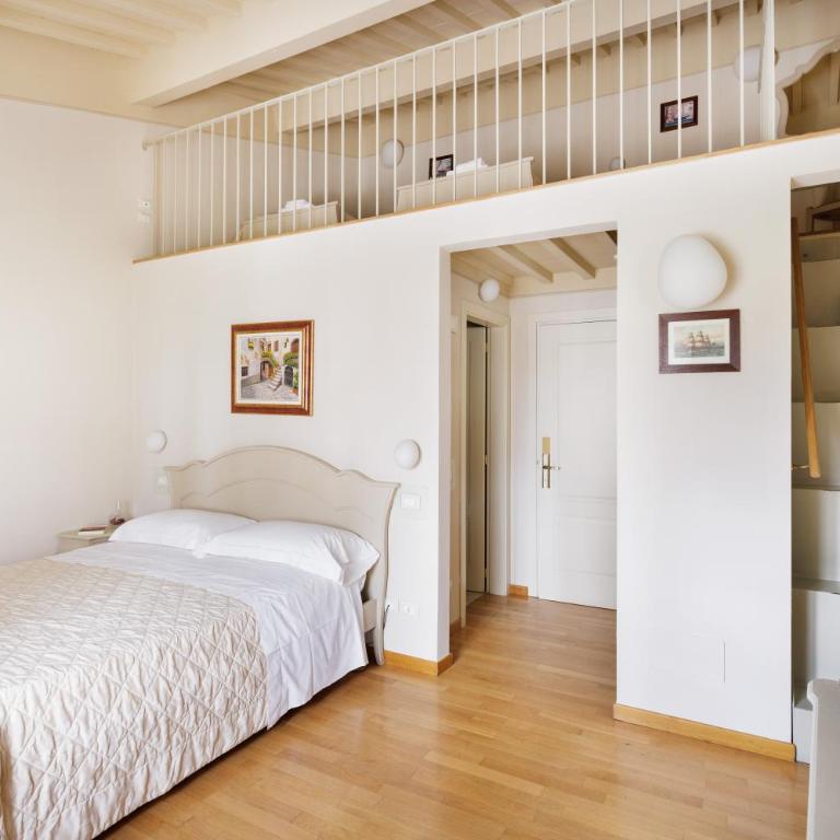 Residenza d'Epoca Relais I Miracoli - Family Suite with View - 4