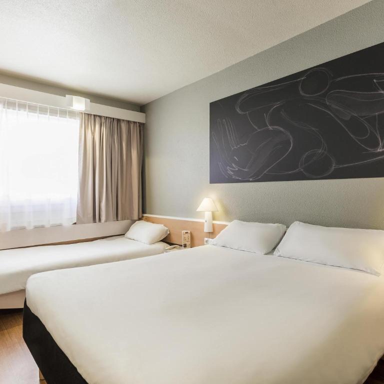 Ibis Granada - Family Room - 3