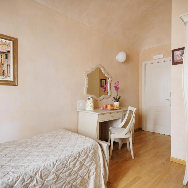 Residenza d'Epoca Relais I Miracoli - Triple Room with View - 6