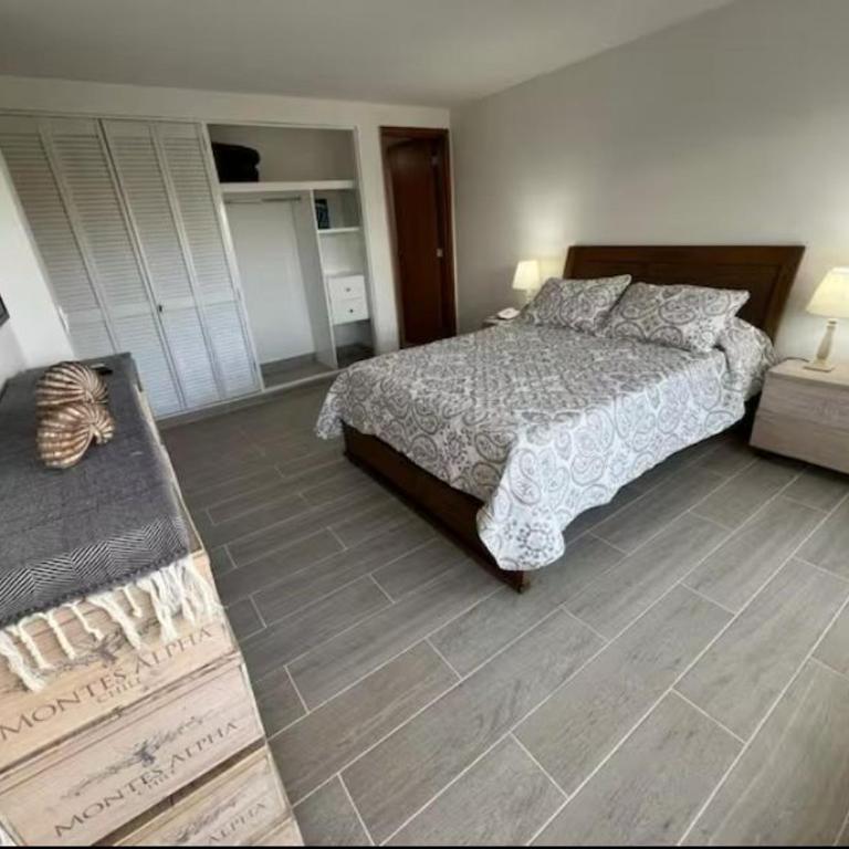 Apartamentos con piscina 1 cuadra de la playa - Two-Bedroom Apartment with View - 11