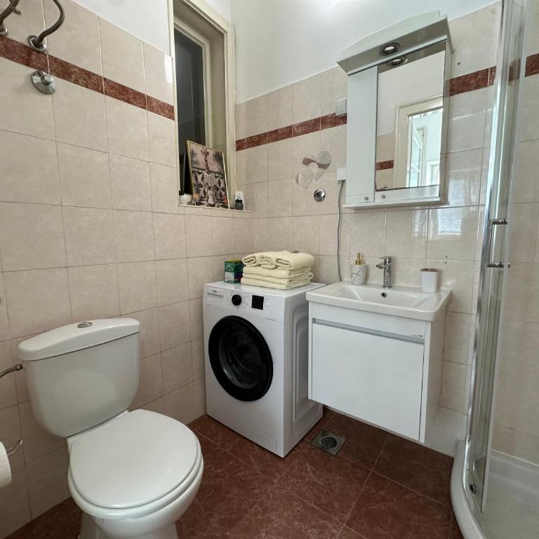 Eight Apartment Two Bedroom City Centre Comfort - Two-Bedroom Apartment - 13