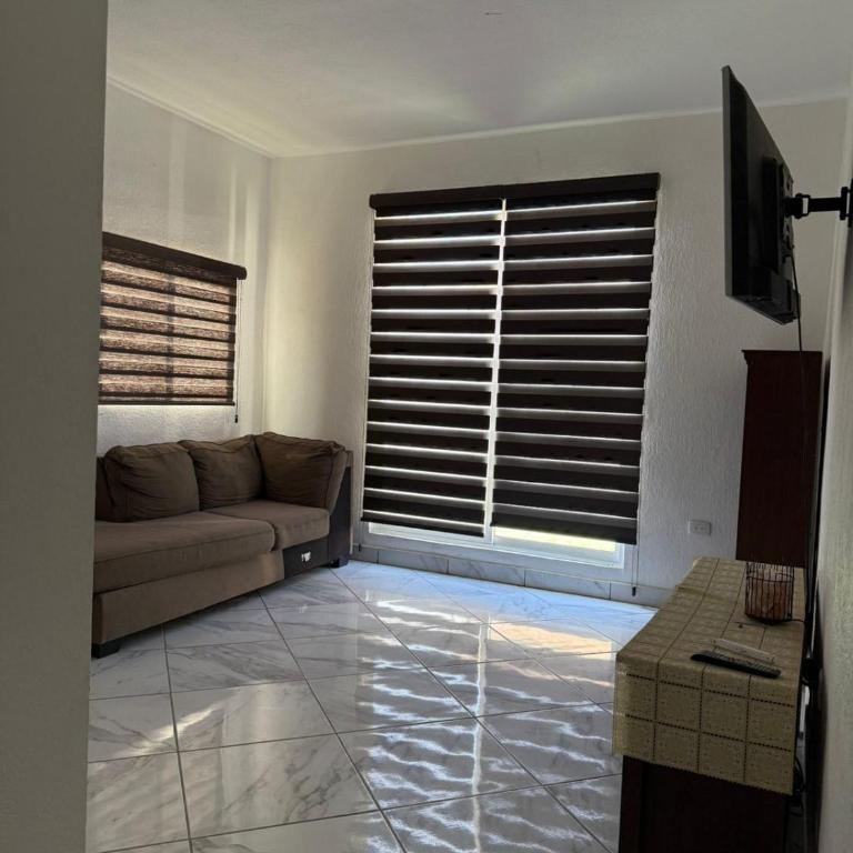 Casa Garage - One-Bedroom House - 2