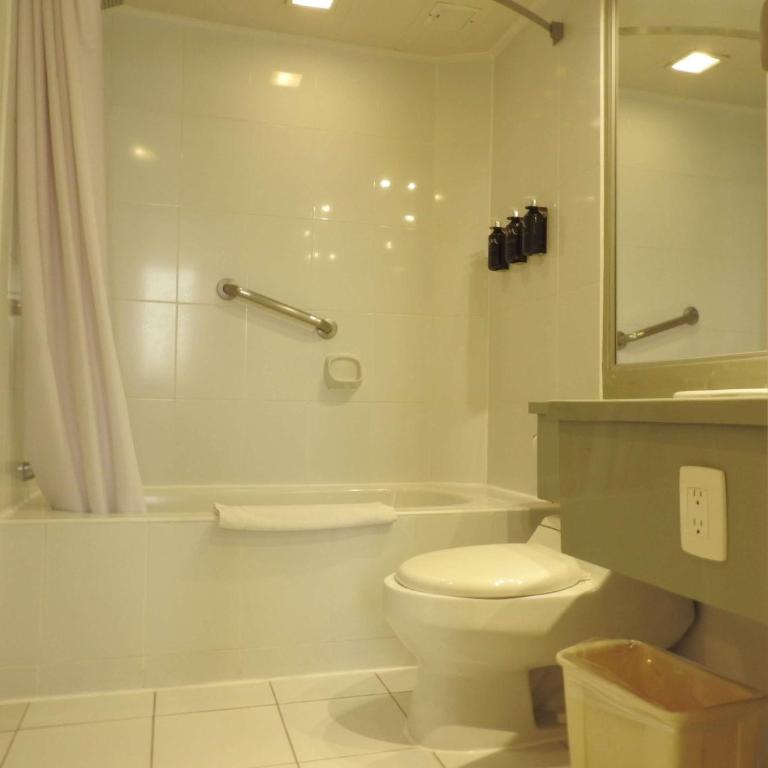 Mercure Alameda Quito - Superior King Room with One King Bed - 11