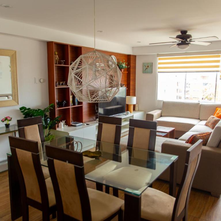 Amplio y Familiar 3BR de 3 pisos. Smart Home - Three-Bedroom Apartment - 3