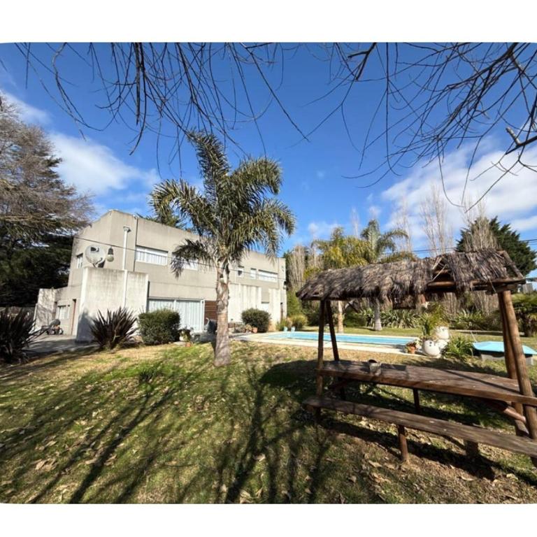 Acantilados mar y pileta - Casa de 3 dormitorios - 2