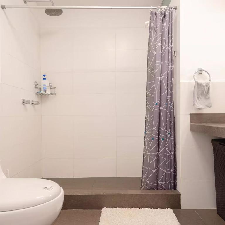 Amplio y Familiar 3BR de 3 pisos. Smart Home - Three-Bedroom Apartment - 53