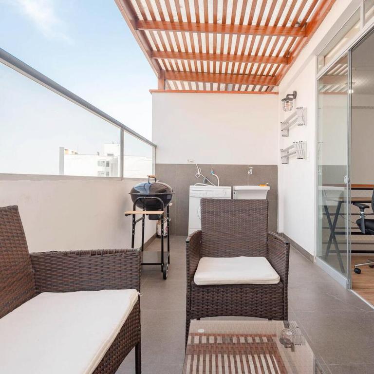 Amplio y Familiar 3BR de 3 pisos. Smart Home - Three-Bedroom Apartment - 1
