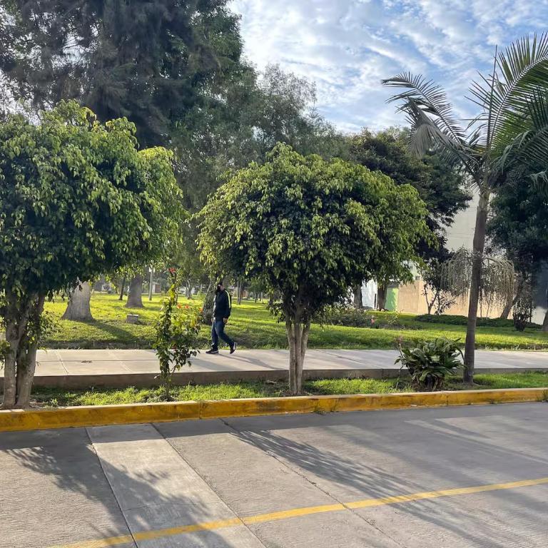 Amplio y Familiar 3BR de 3 pisos. Smart Home - Three-Bedroom Apartment - 63