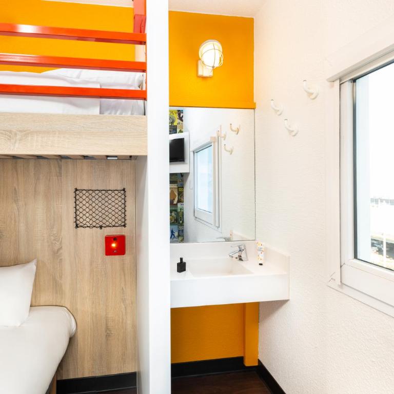 hotel F1 Vannes - Chambre Break avec 3 Lits Simples Superposés et Salle de Bains Commune - 7