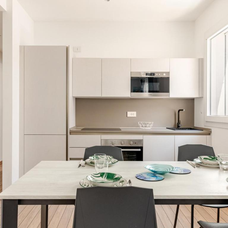 NEW Prestige Collection-2 Rooms-2 Bathrooms-Parking-VleDante - Two-Bedroom Apartment with View - 4