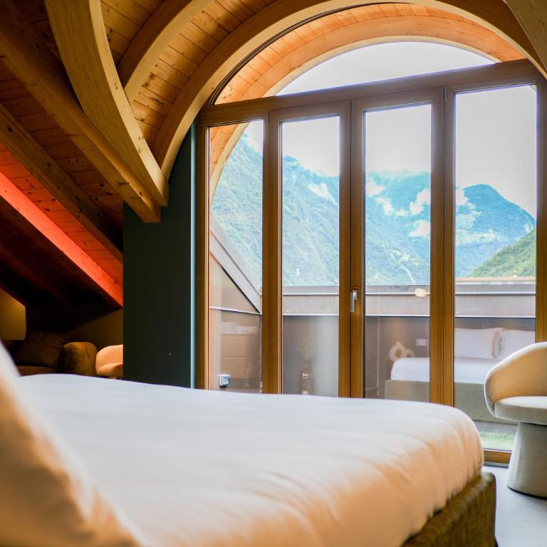 Sky Room Mountain View - 3 min walk to Bernina Express - Junior Suite with Mountain View - 13