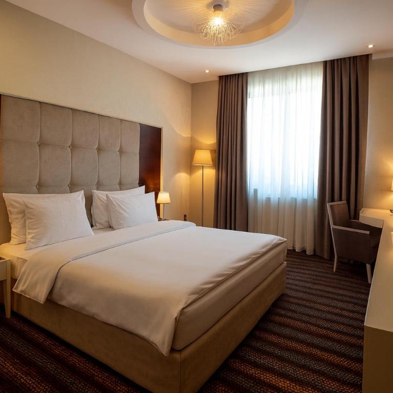 Crystal Hotel - Deluks Dvokrevetna Soba sa Bračnim Krevetom - 4