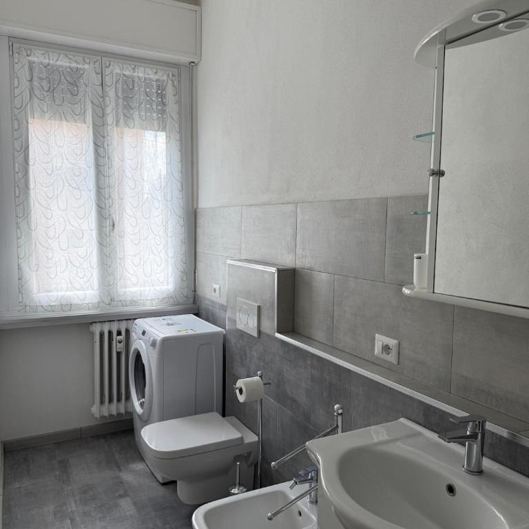 Apartment Alex vicino alla stazione Porta Nuova gratuito parcheggio - Appartamento con 1 Camera da Letto - 14