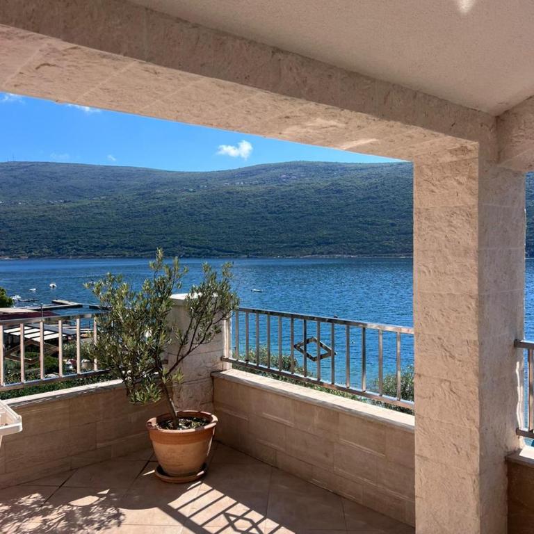 Apartmani Krivokapic - Apartment with Sea View - 2