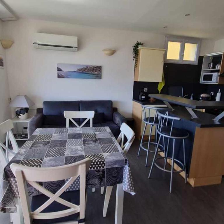 Port Miou Cassis - Two-Bedroom Apartment - 2