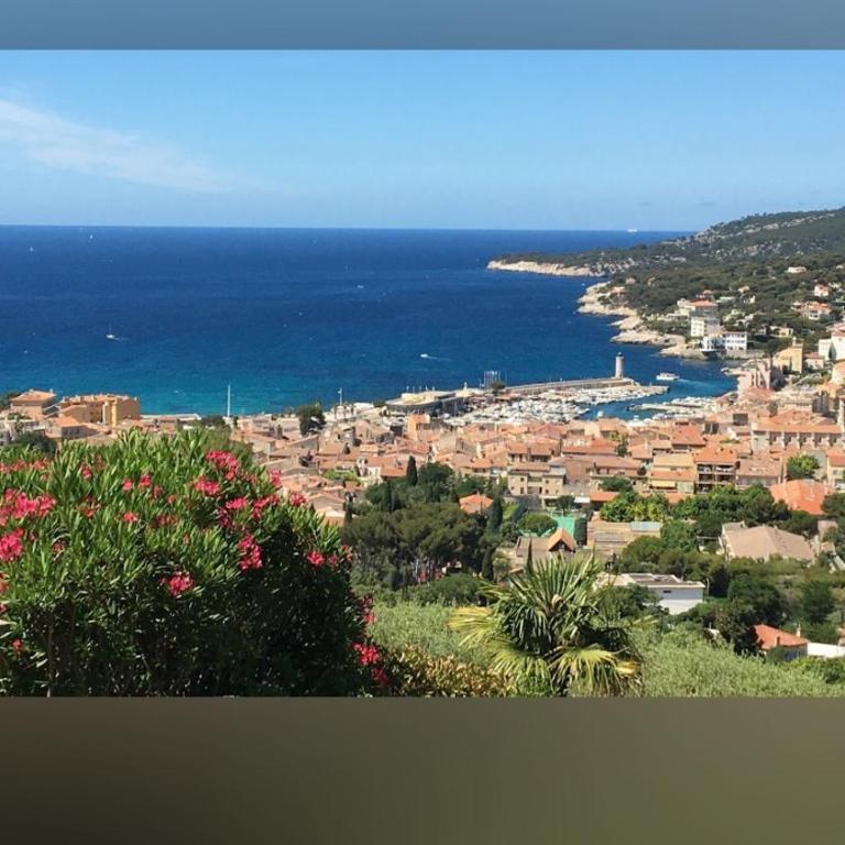 Port Miou Cassis - Two-Bedroom Apartment - 1