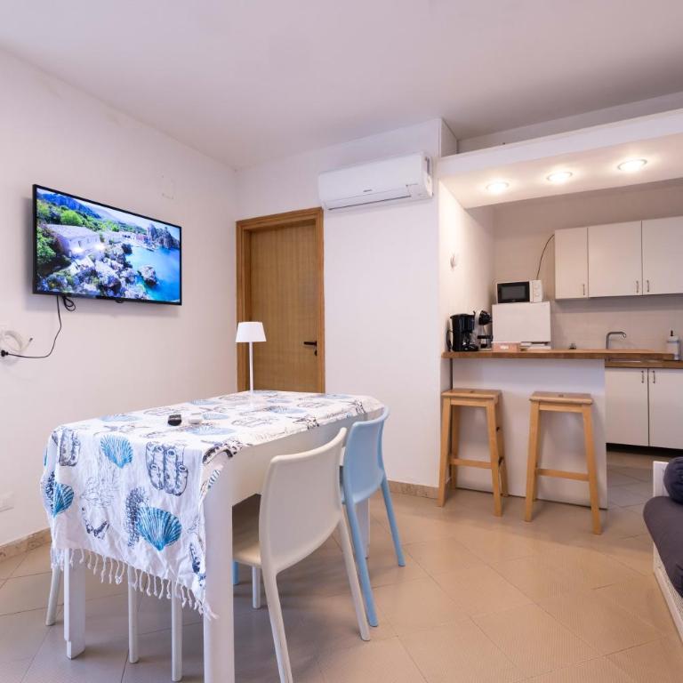 Apartment on the Beach - Large Terrace - Appartamento con 2 Camere da Letto - 9