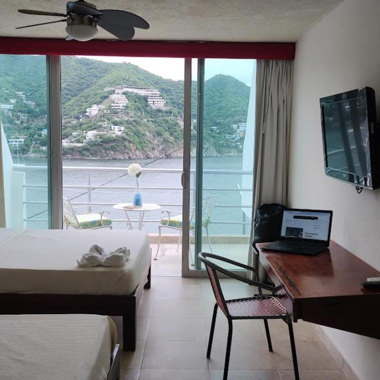 Hotel Bahia Taganga - Habitación Doble Deluxe con balcón y vistas al mar - 3