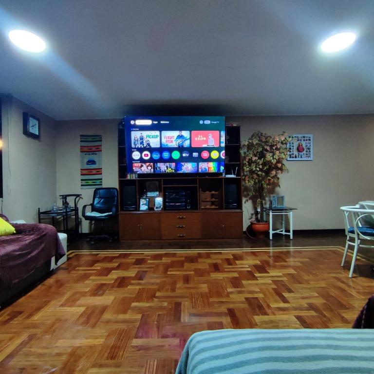 Dpto Amplio, TV75in, Cochera, Céntrico y BBQ - Apartamento de 2 dormitorios - 5