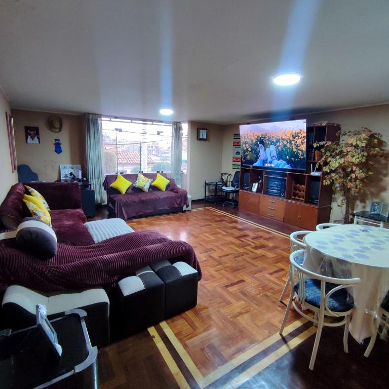 Dpto Amplio, TV75in, Cochera, Céntrico y BBQ - Apartamento de 2 dormitorios - 1